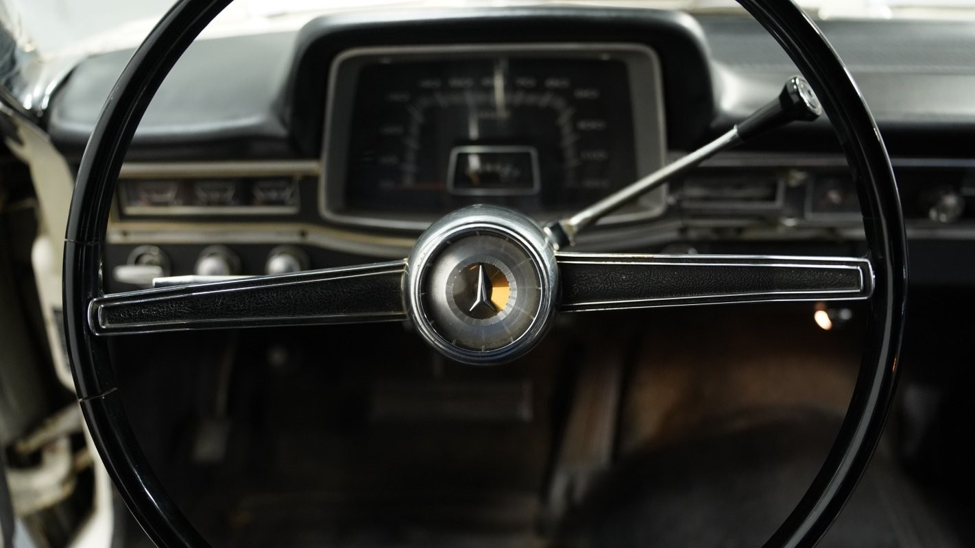 Plymouth-Fury-1966-Sedan-30