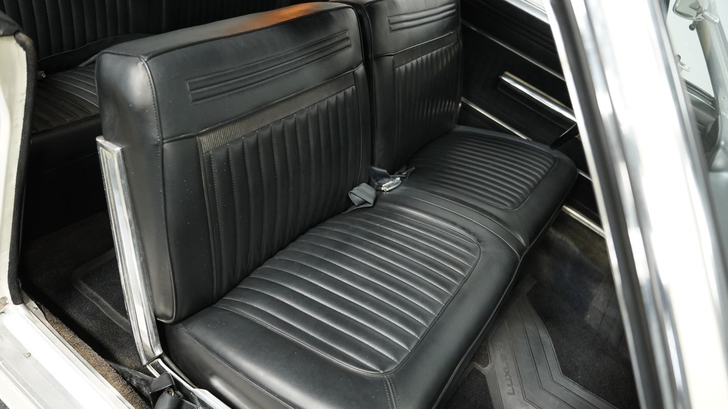 Plymouth-Fury-1966-Sedan-37