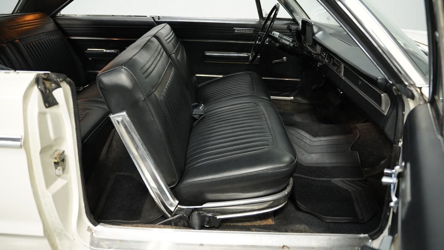 Plymouth-Fury-1966-Sedan-38