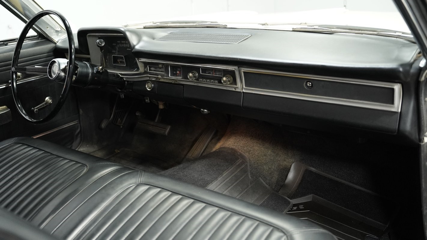 Plymouth-Fury-1966-Sedan-39