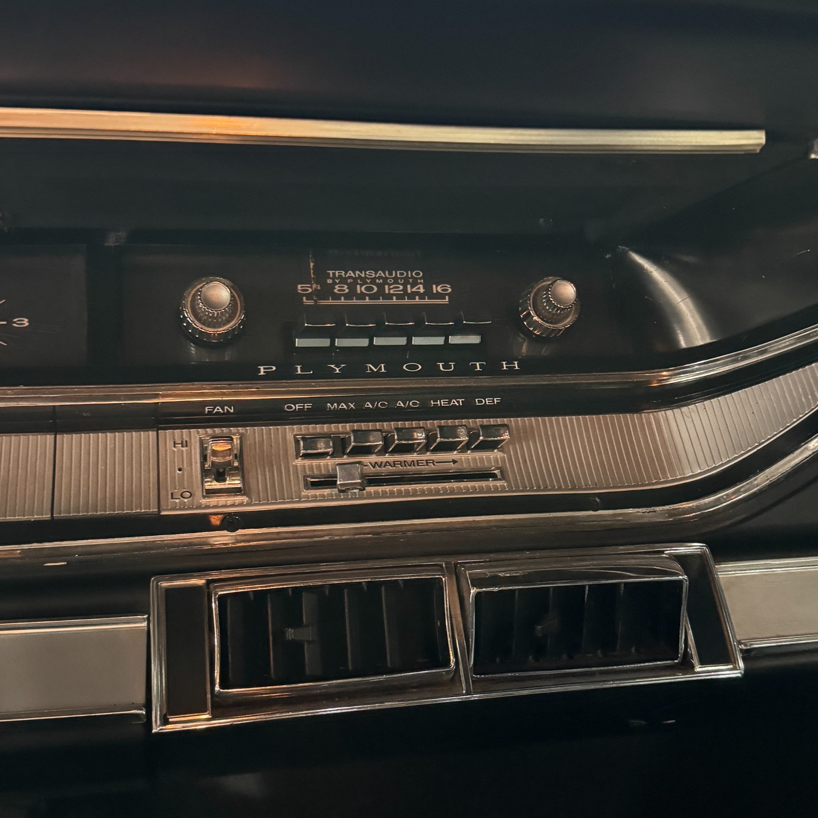 Plymouth-Fury-1967-8