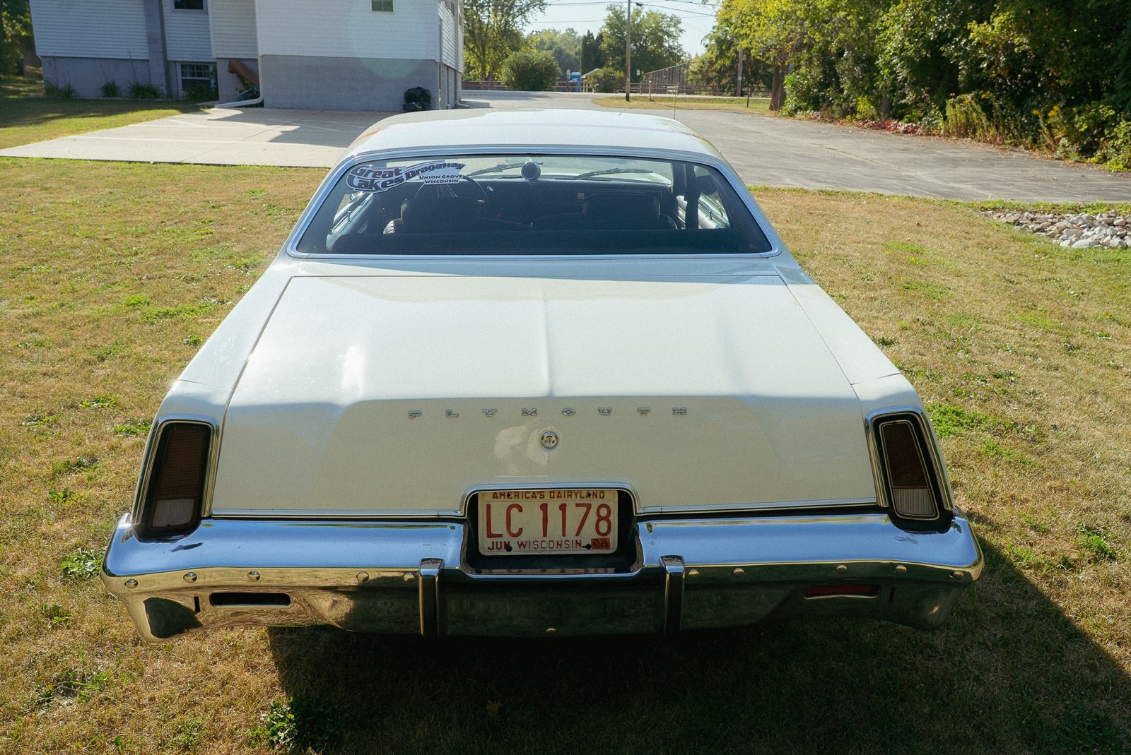 Plymouth-Fury-1975-Coupe-2