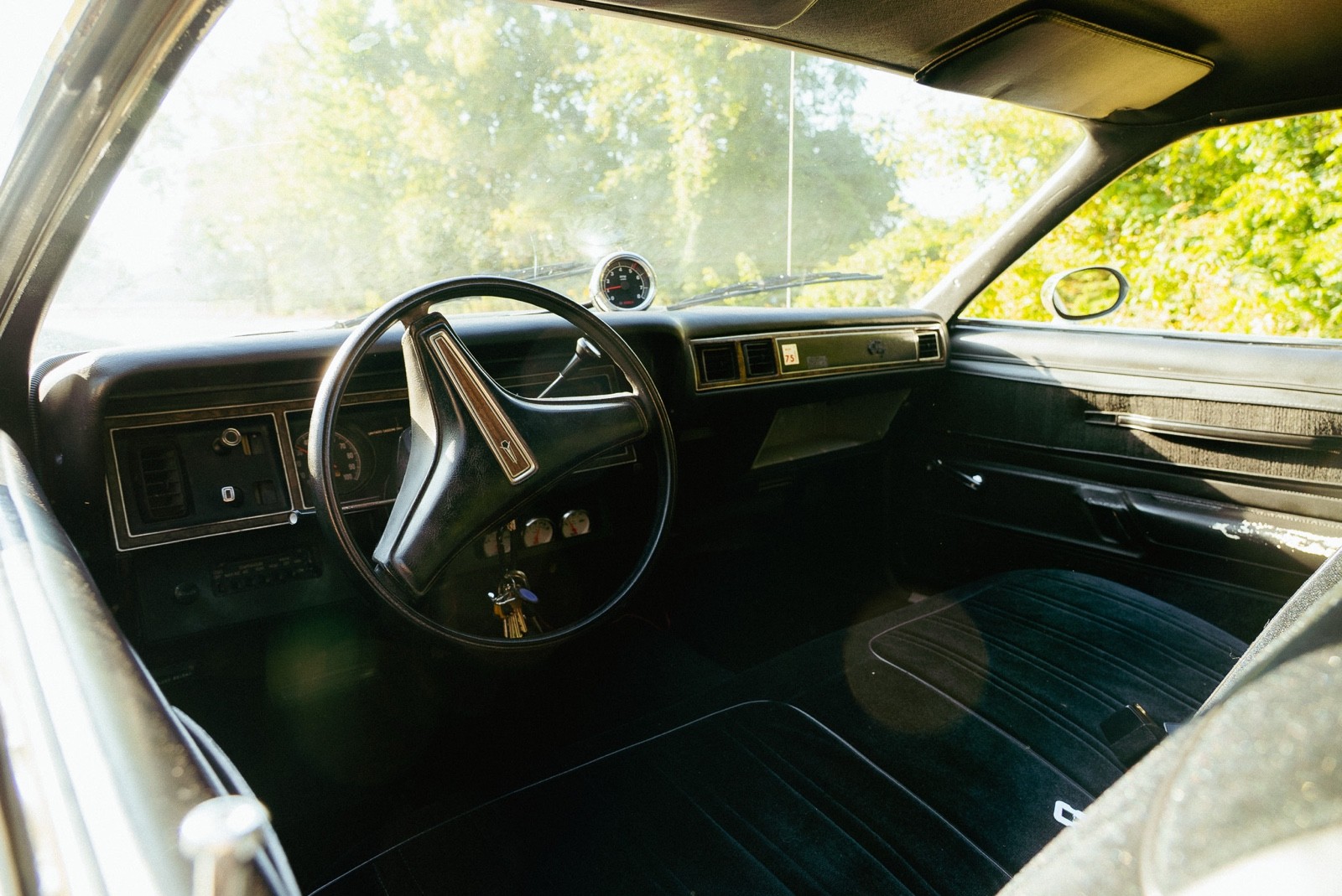 Plymouth-Fury-1975-Coupe-7