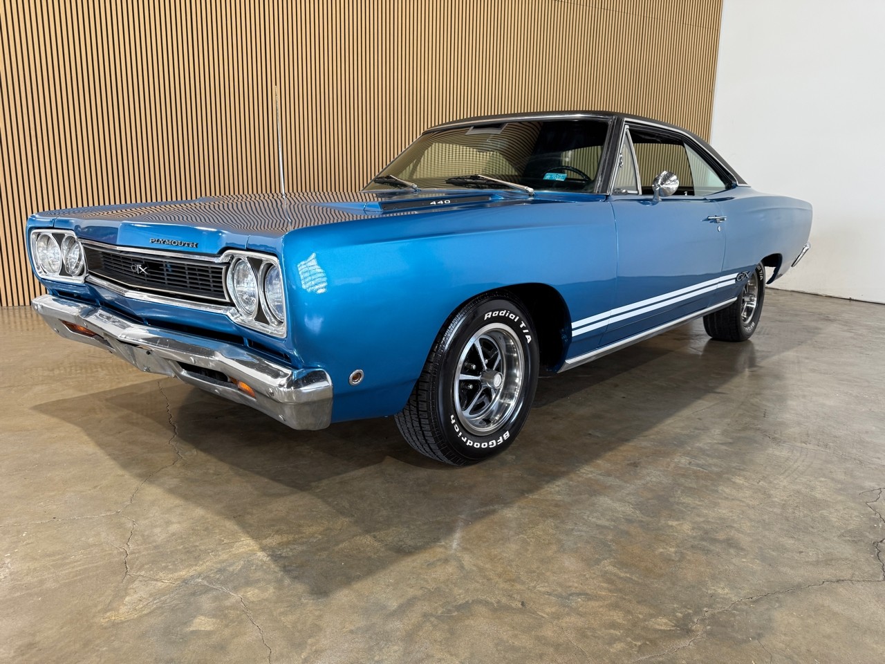 Plymouth-GTX-1968-American-Muscle-Car-1