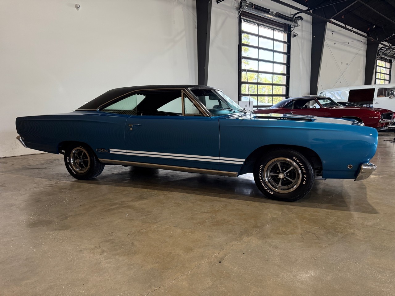 Plymouth-GTX-1968-American-Muscle-Car-10