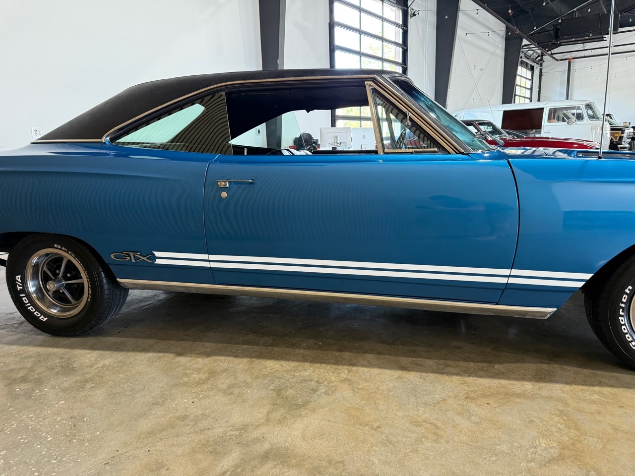 Plymouth-GTX-1968-American-Muscle-Car-14