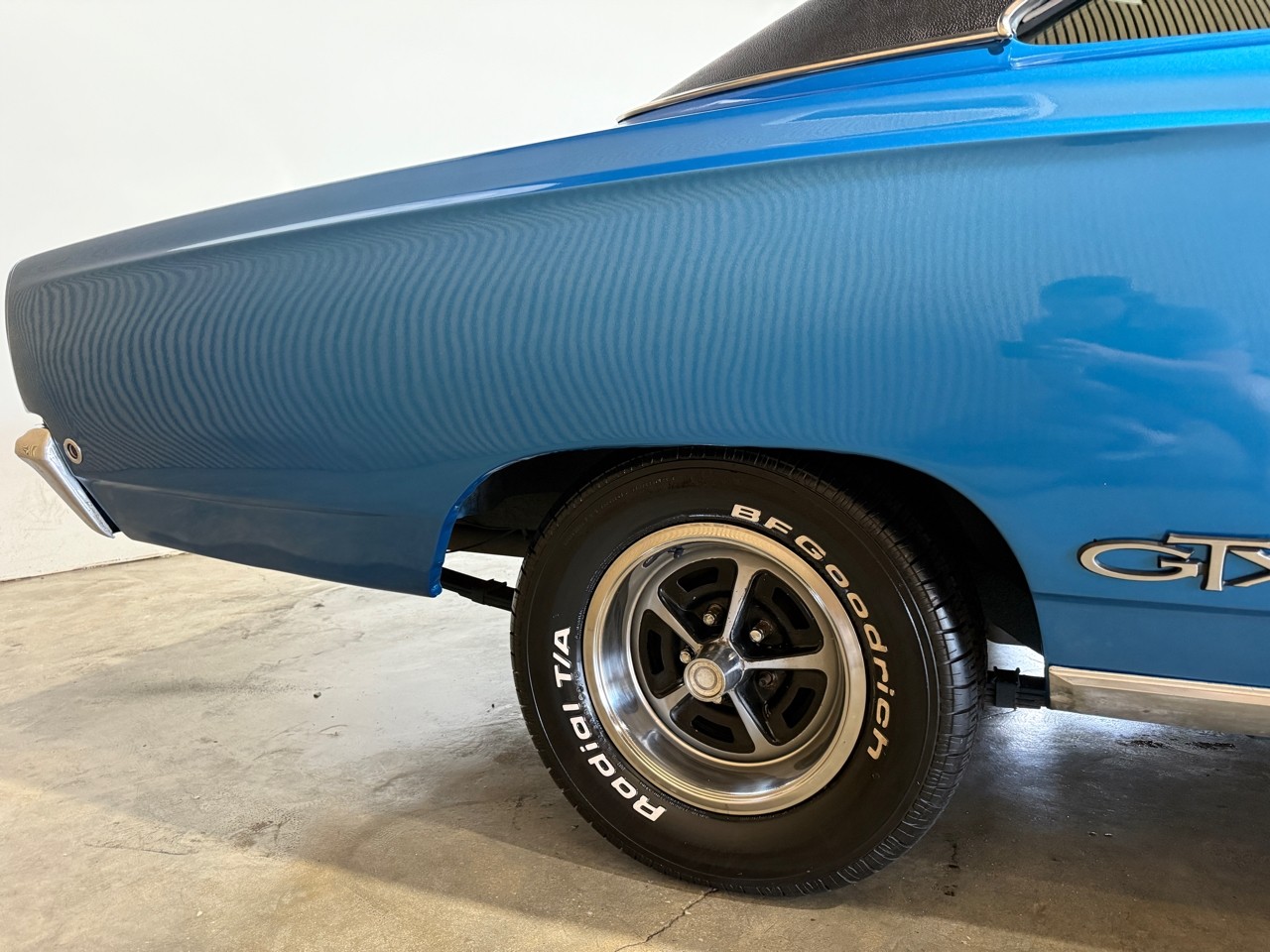 Plymouth-GTX-1968-American-Muscle-Car-16