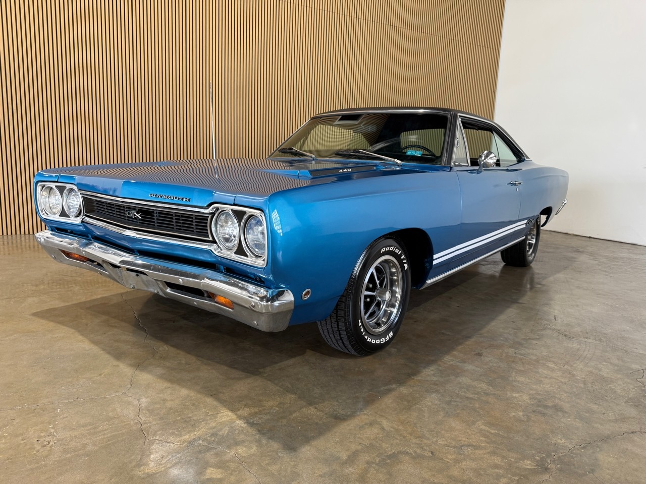Plymouth-GTX-1968-American-Muscle-Car-2