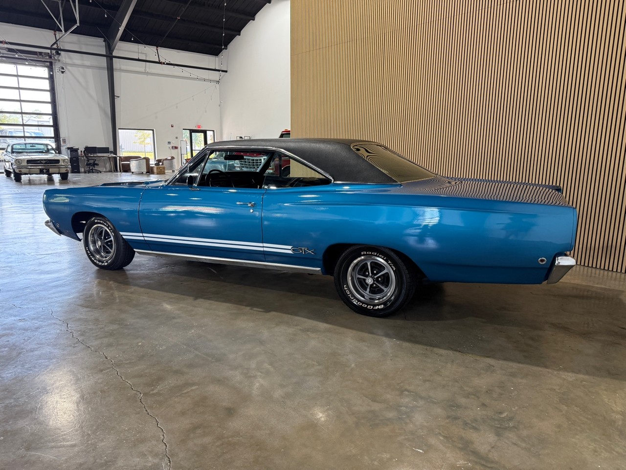 Plymouth-GTX-1968-American-Muscle-Car-21