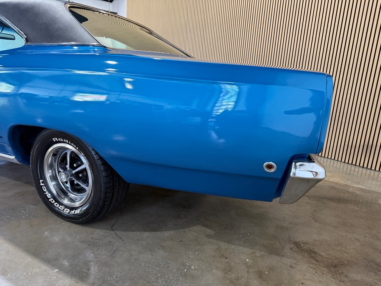 Plymouth-GTX-1968-American-Muscle-Car-22