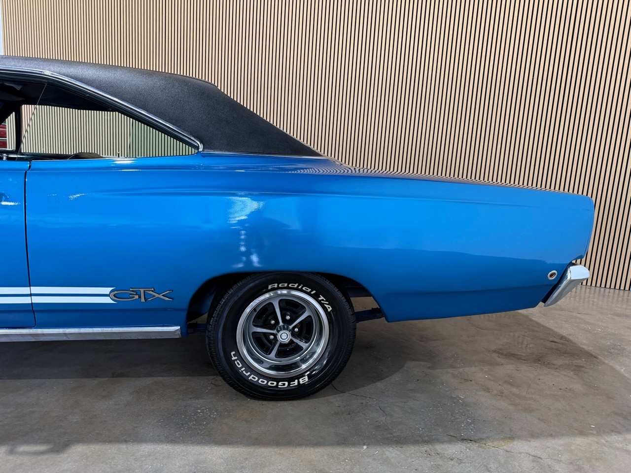 Plymouth-GTX-1968-American-Muscle-Car-23