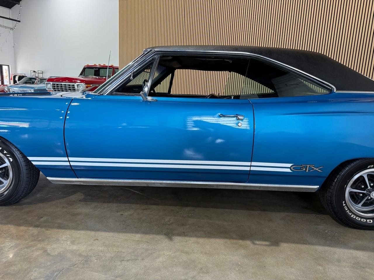 Plymouth-GTX-1968-American-Muscle-Car-24