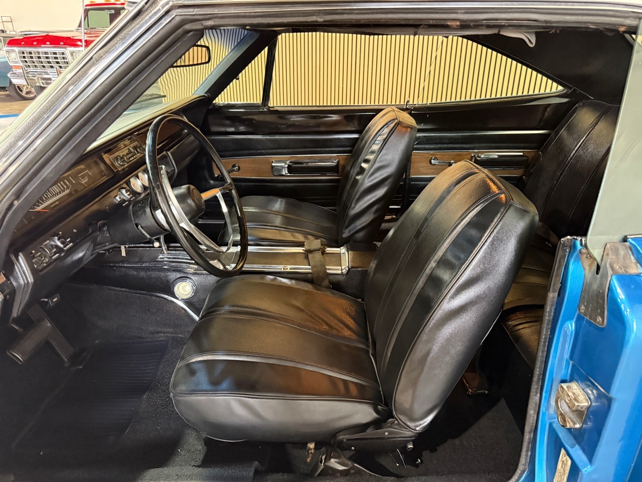 Plymouth-GTX-1968-American-Muscle-Car-32