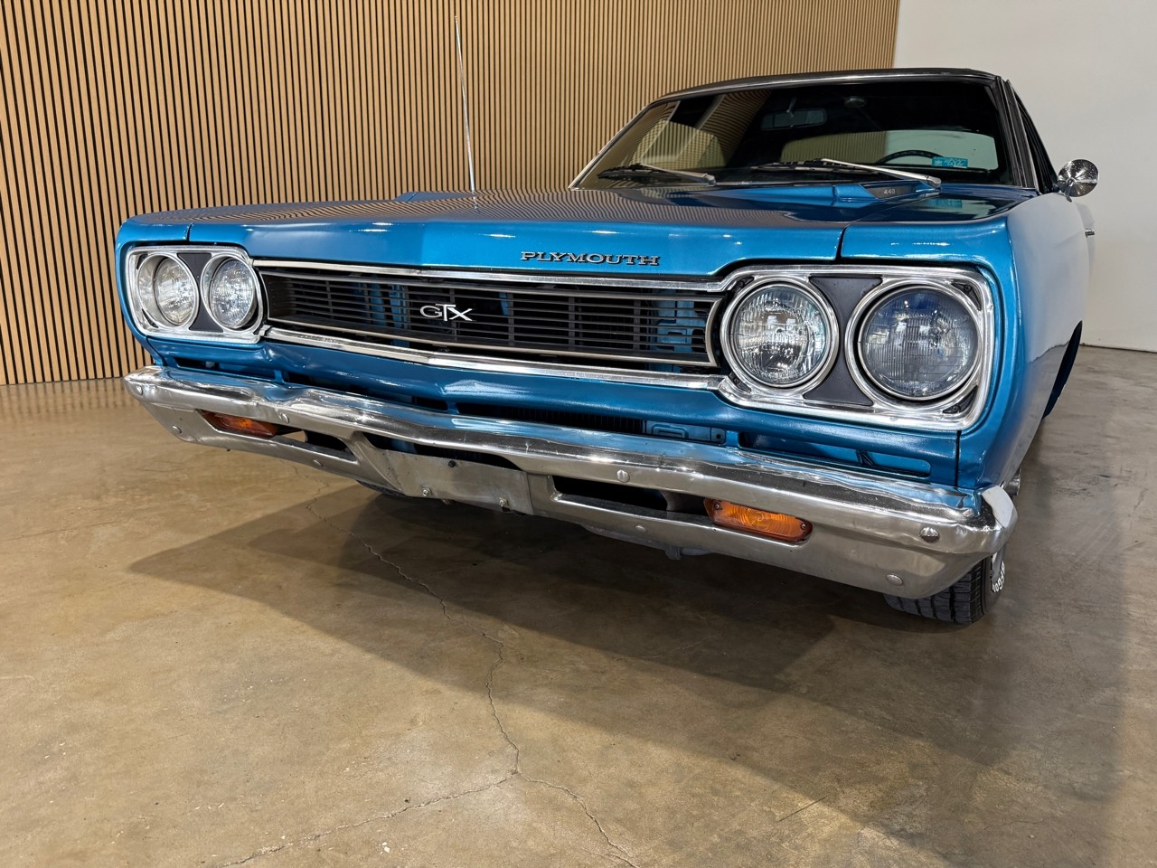 Plymouth-GTX-1968-American-Muscle-Car-4