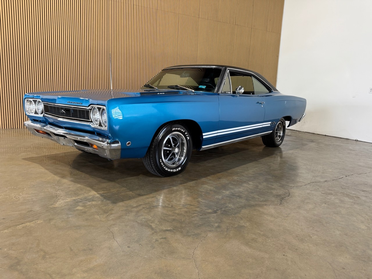 Plymouth-GTX-1968-American-Muscle-Car-5