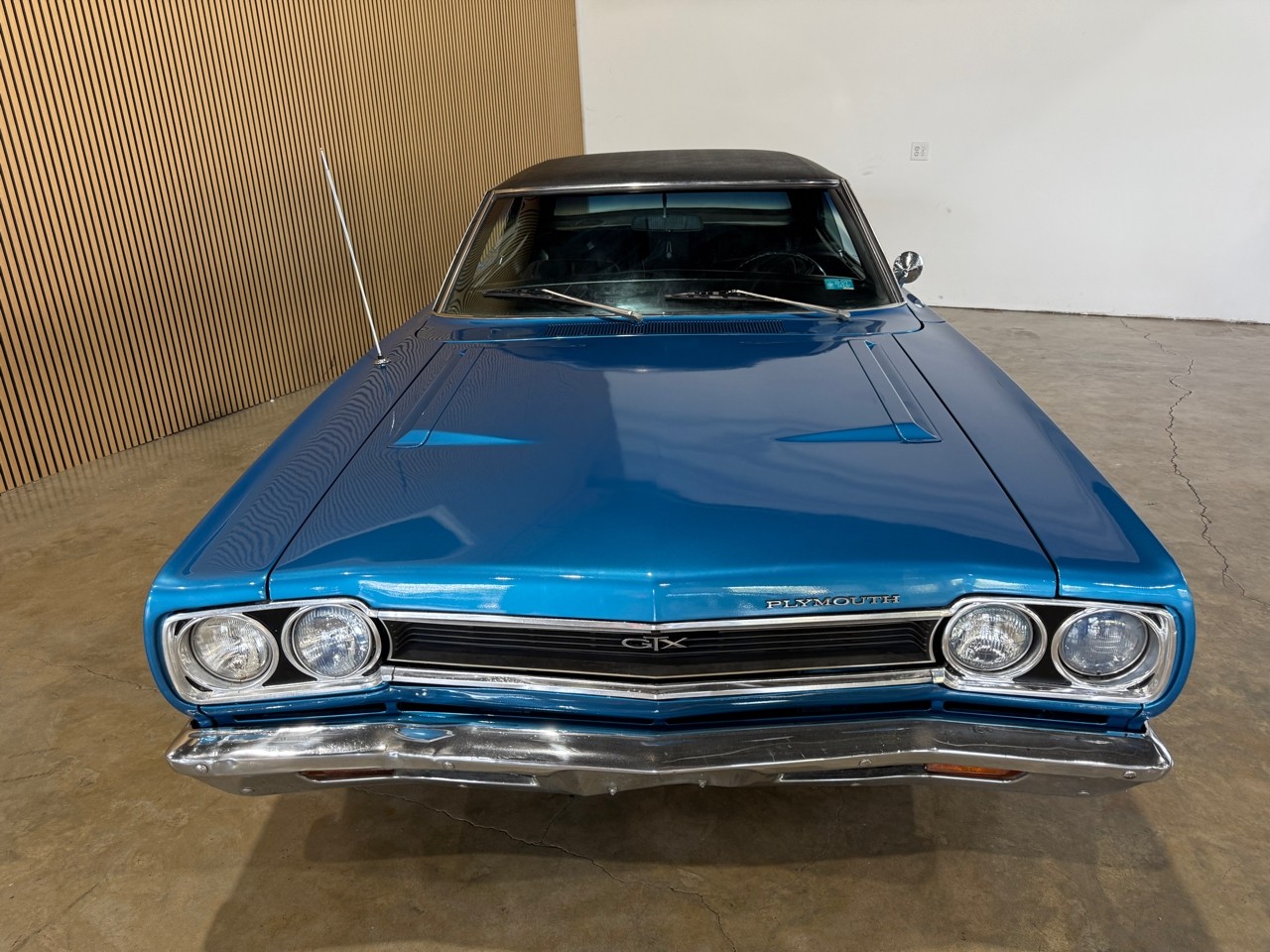 Plymouth-GTX-1968-American-Muscle-Car-6