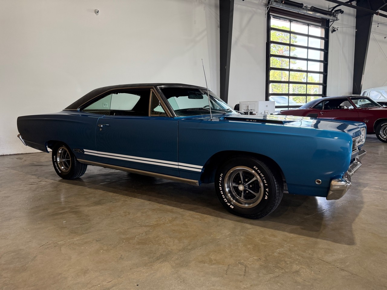 Plymouth-GTX-1968-American-Muscle-Car-8