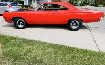 Plymouth-Road-Runner-1969-1