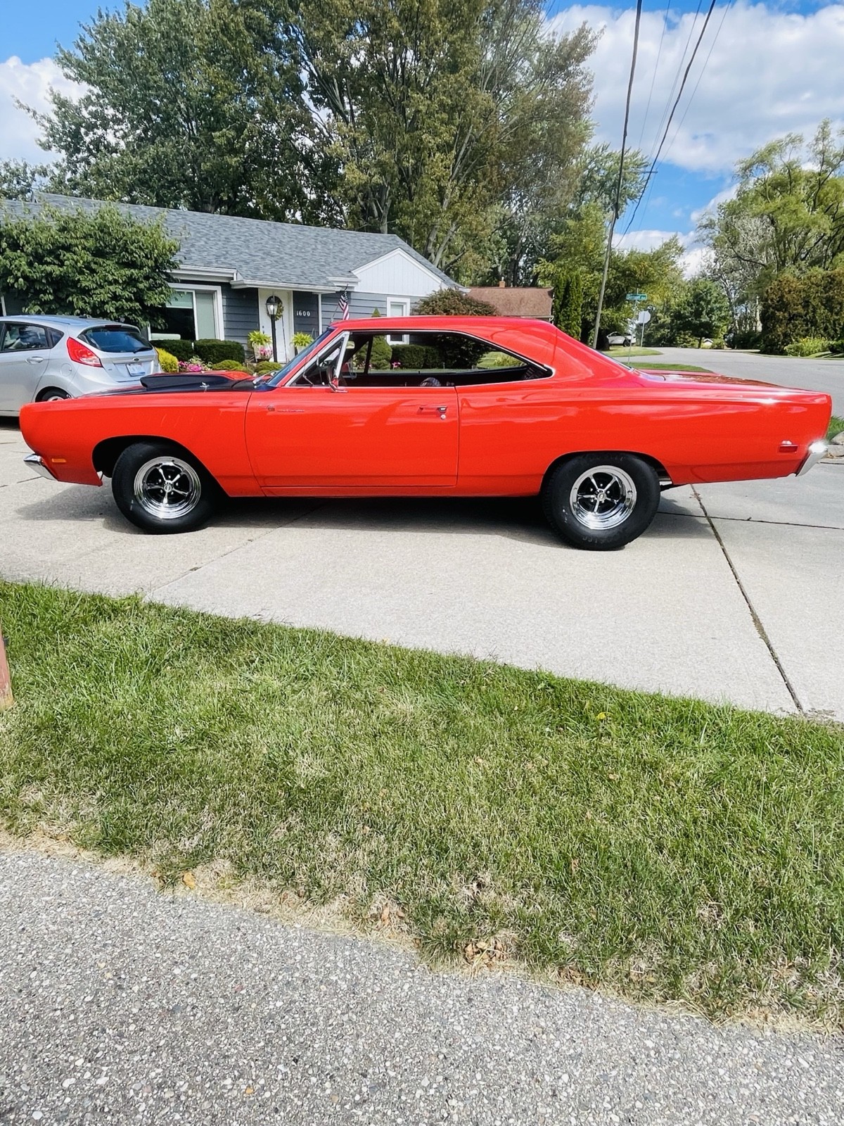 Plymouth-Road-Runner-1969-1