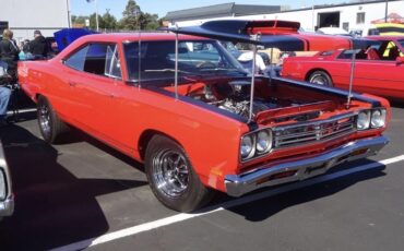 Plymouth-Road-Runner-1969-10