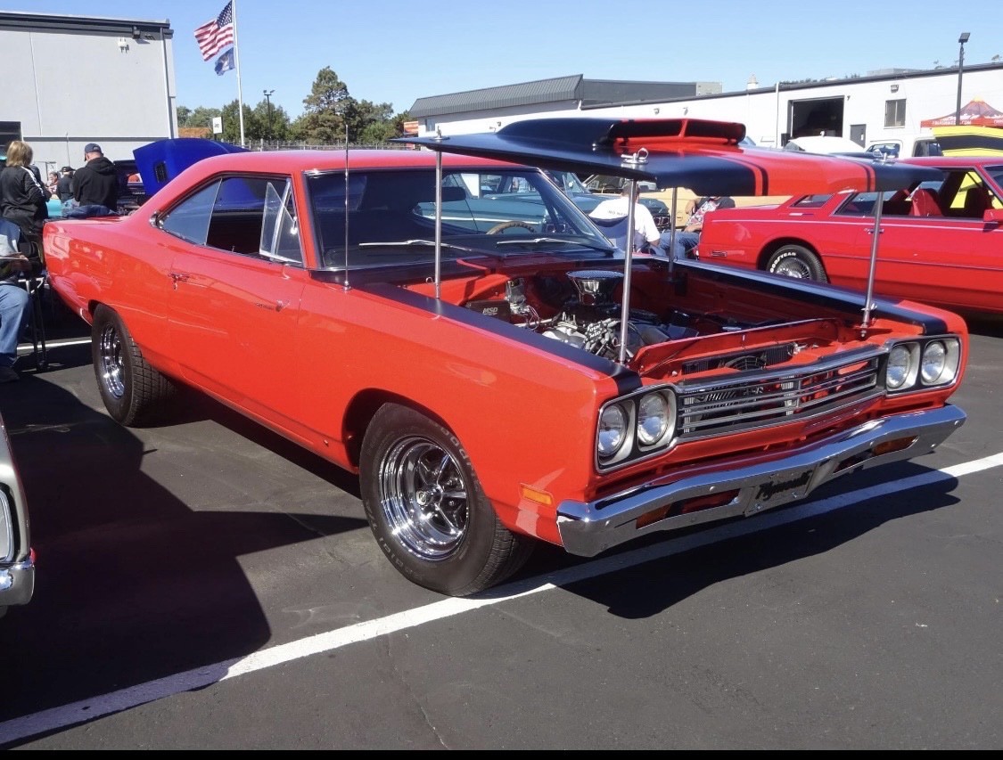 Plymouth-Road-Runner-1969-10