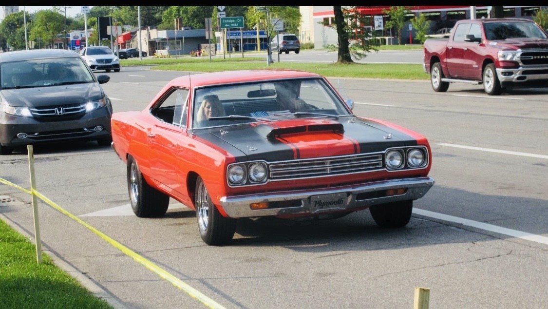 Plymouth-Road-Runner-1969-11