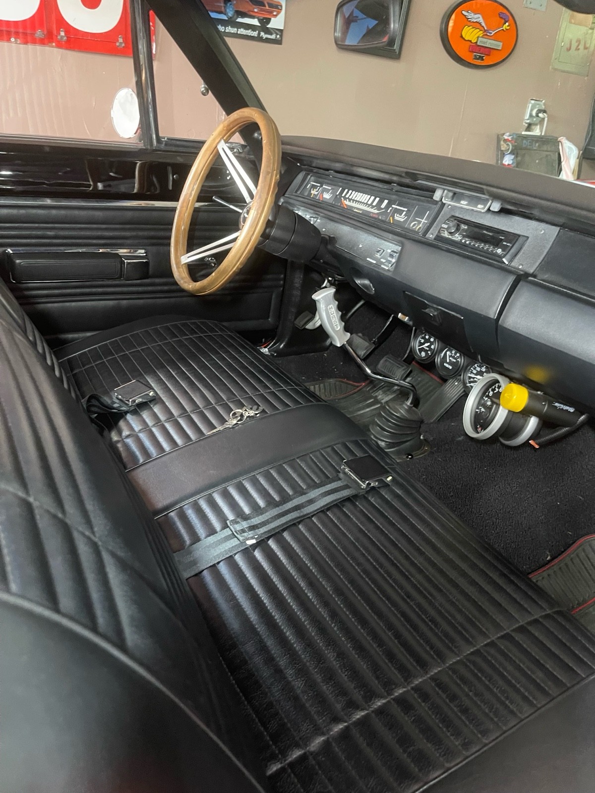 Plymouth-Road-Runner-1969-15