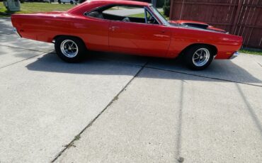 Plymouth-Road-Runner-1969-2