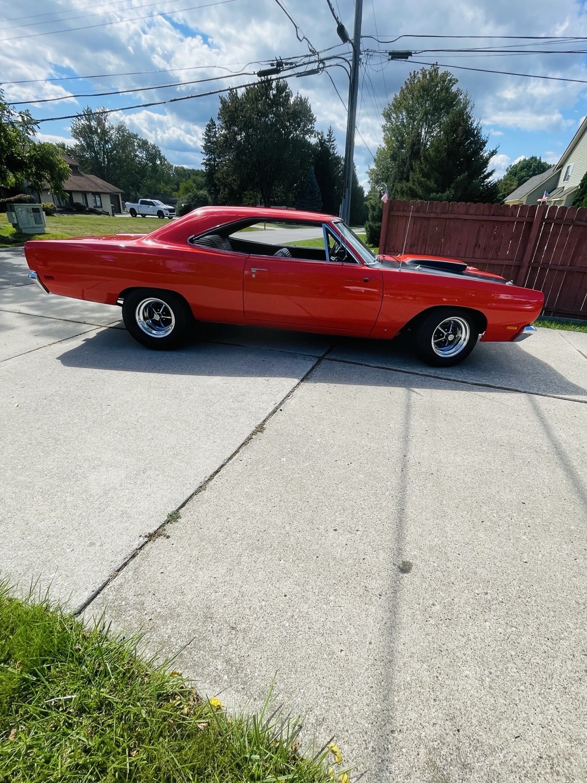 Plymouth-Road-Runner-1969-2
