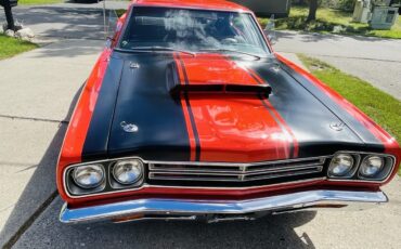 Plymouth-Road-Runner-1969-4