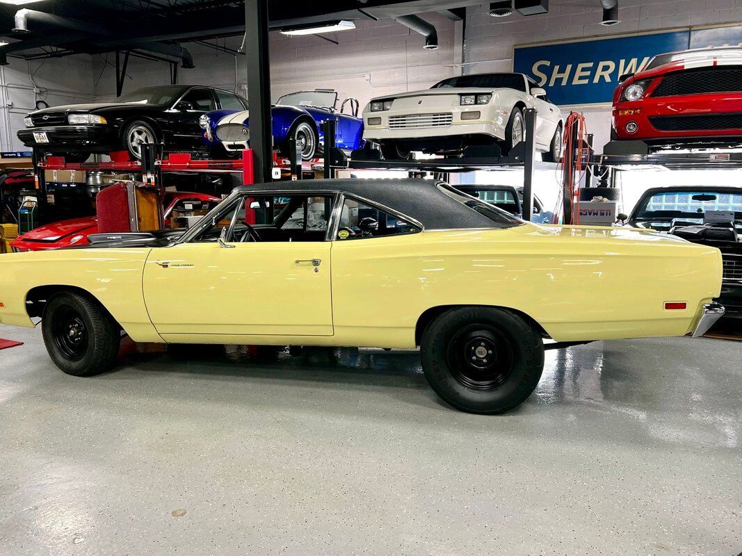Plymouth-Road-Runner-1969-Coupe-1