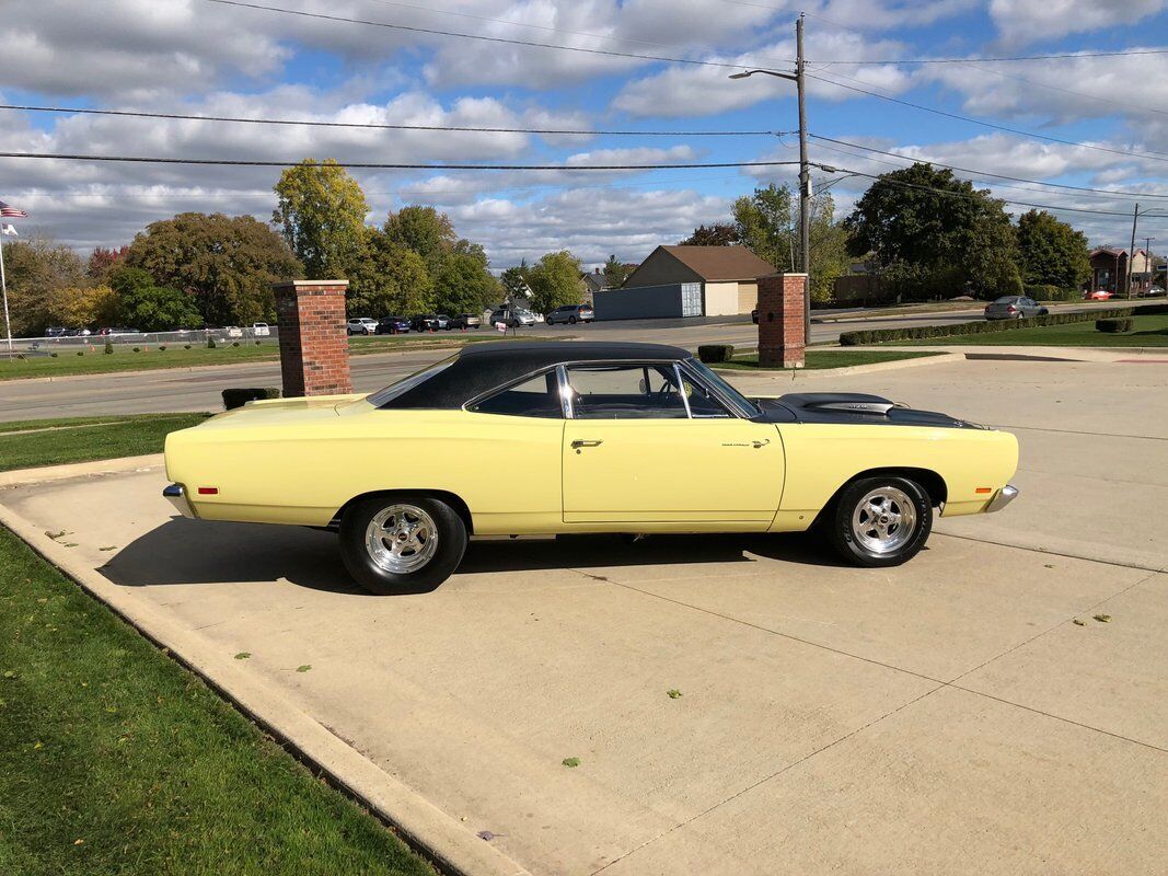 Plymouth-Road-Runner-1969-Coupe-10