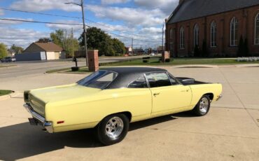 Plymouth-Road-Runner-1969-Coupe-11