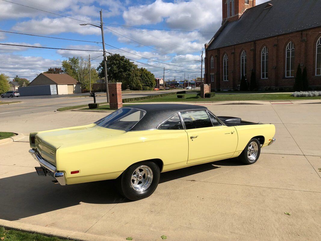 Plymouth-Road-Runner-1969-Coupe-11