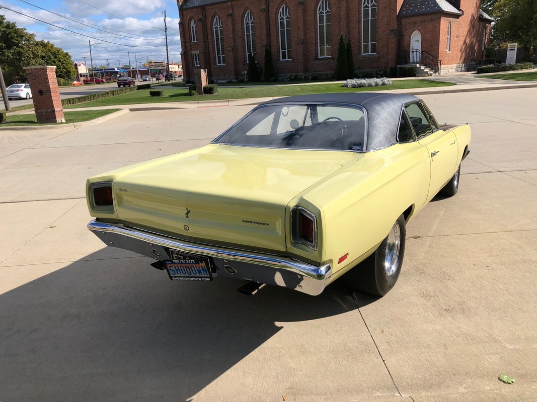 Plymouth-Road-Runner-1969-Coupe-12