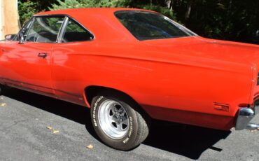 Plymouth-Road-Runner-1969-Coupe-2