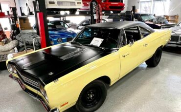 Plymouth-Road-Runner-1969-Coupe-2