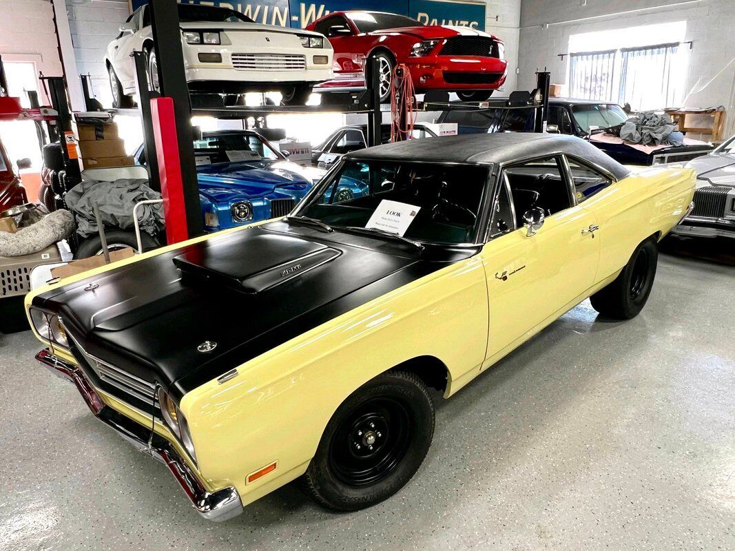 Plymouth-Road-Runner-1969-Coupe-2