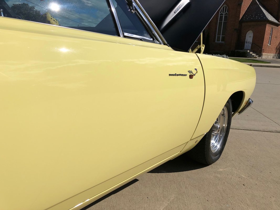 Plymouth-Road-Runner-1969-Coupe-24