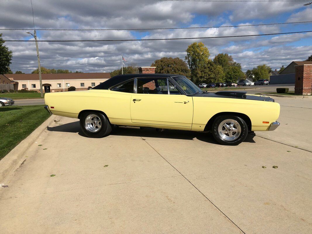 Plymouth-Road-Runner-1969-Coupe-9