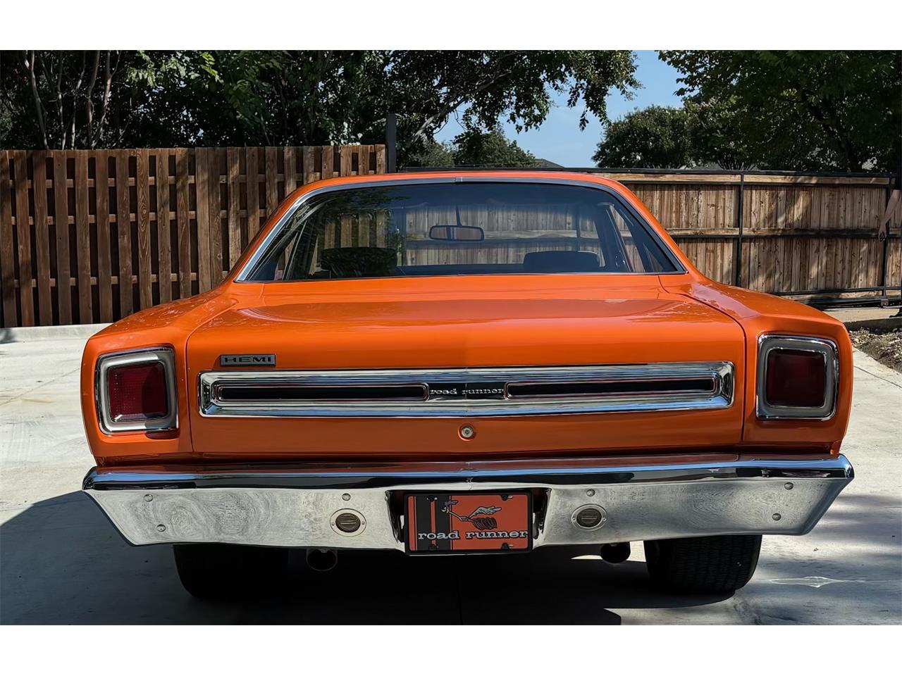 Plymouth-Road-runner-1969-Vitamin-C-Orange-Black-1