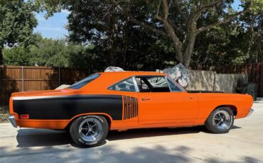 Plymouth-Road-runner-1969-Vitamin-C-Orange-Black-14