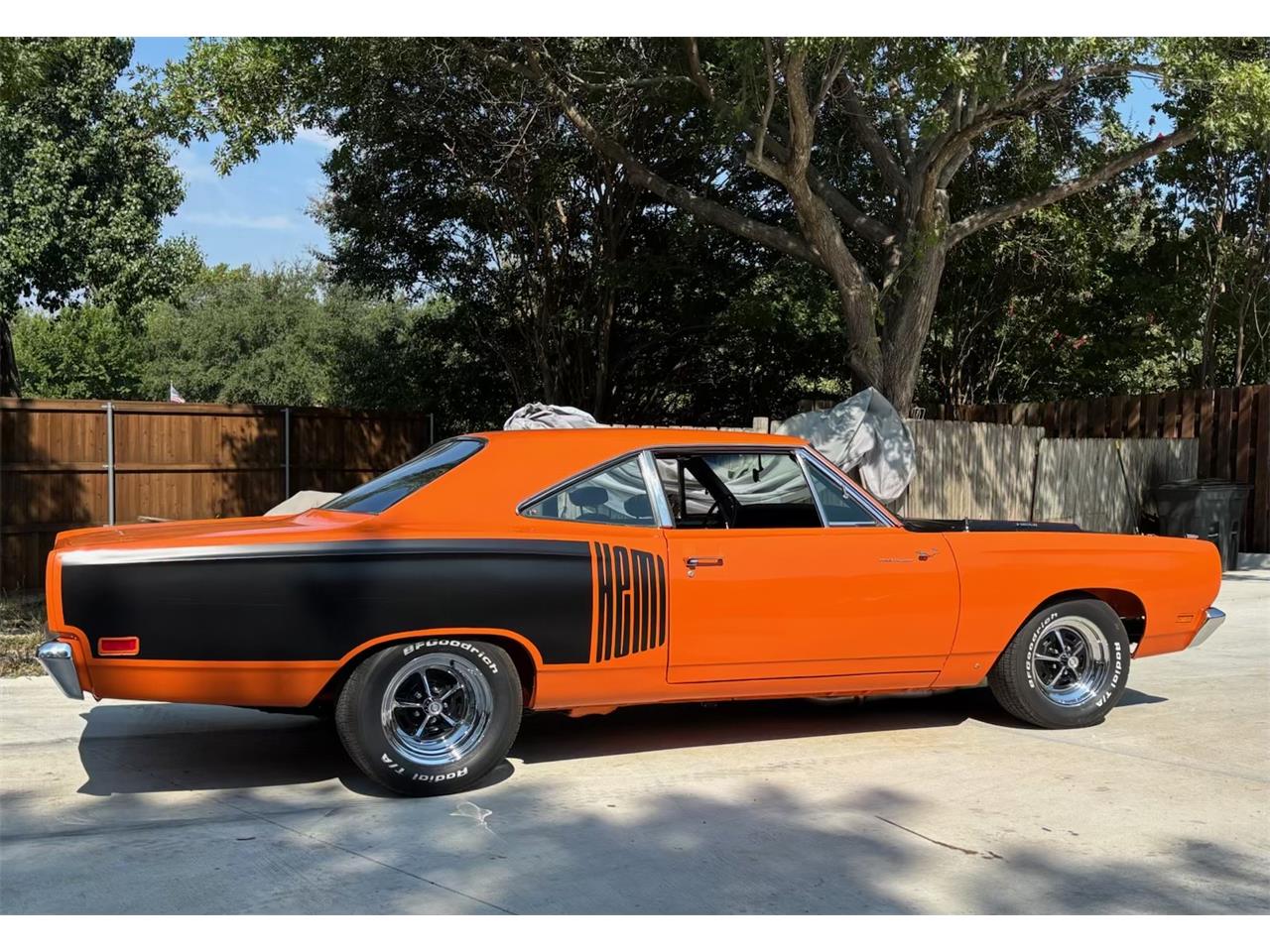 Plymouth-Road-runner-1969-Vitamin-C-Orange-Black-14