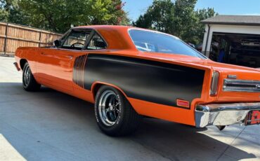 Plymouth-Road-runner-1969-Vitamin-C-Orange-Black-2