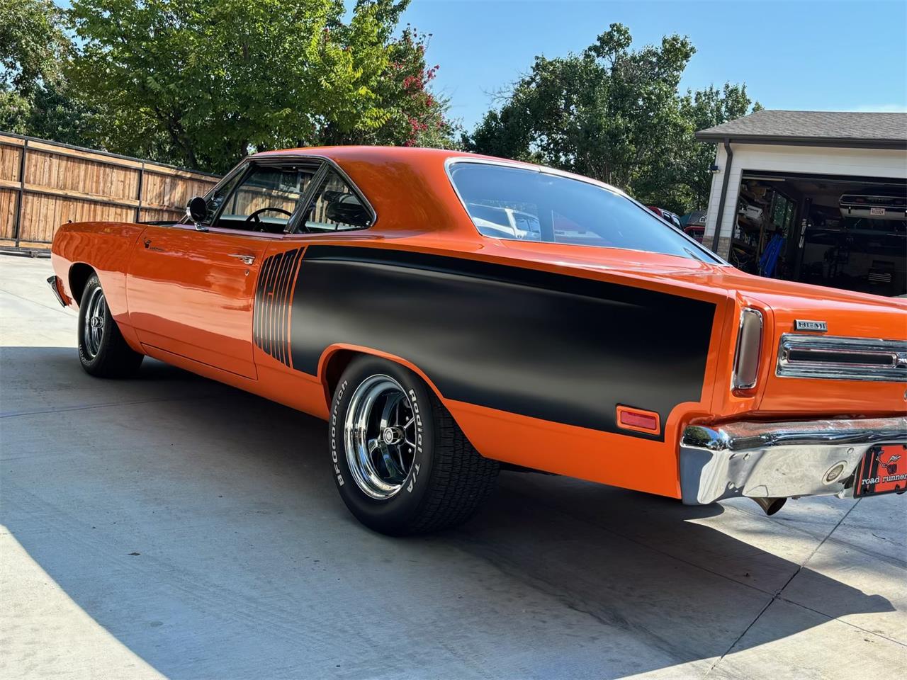 Plymouth-Road-runner-1969-Vitamin-C-Orange-Black-2