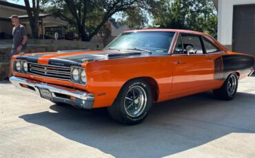 Plymouth-Road-runner-1969-Vitamin-C-Orange-Black-3