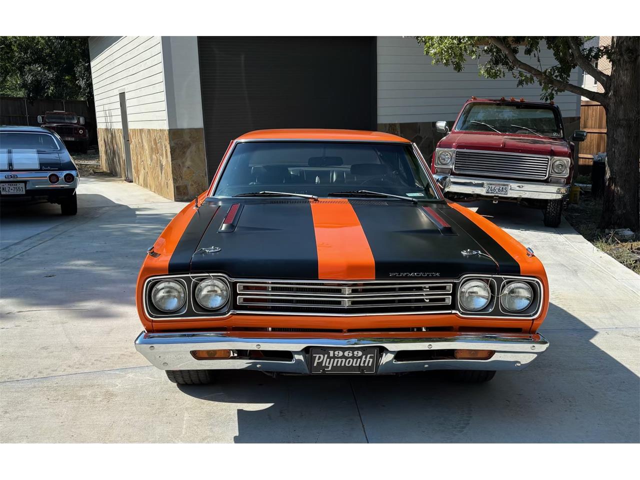 Plymouth-Road-runner-1969-Vitamin-C-Orange-Black-4