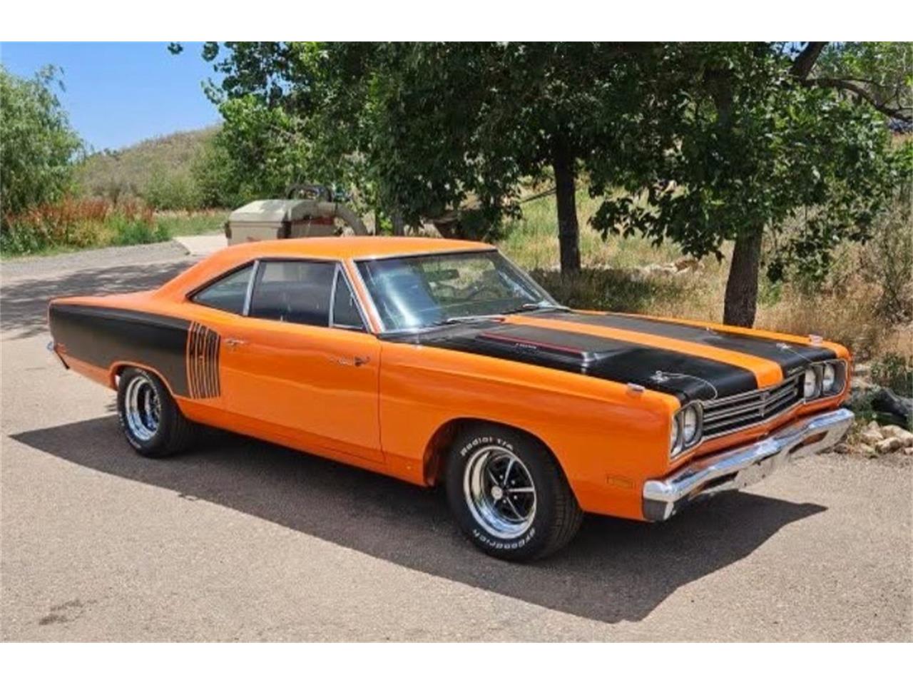 Plymouth-Road-runner-1969-Vitamin-C-Orange-Black