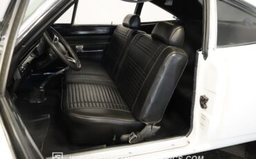 Plymouth-Road-runner-1969-White-Black-1