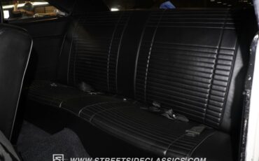 Plymouth-Road-runner-1969-White-Black-10